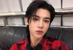 娱乐爆料黄明昊是哪一期,揭秘哪一期精彩亮相？