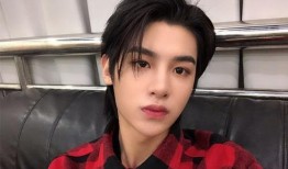 娱乐爆料黄明昊是哪一期,揭秘哪一期精彩亮相？