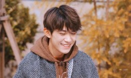 娱乐爆料黄明昊是哪一期,揭秘哪一期精彩亮相？