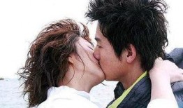 男明星接吻被爆料视频,男星接吻视频意外曝光引发热议